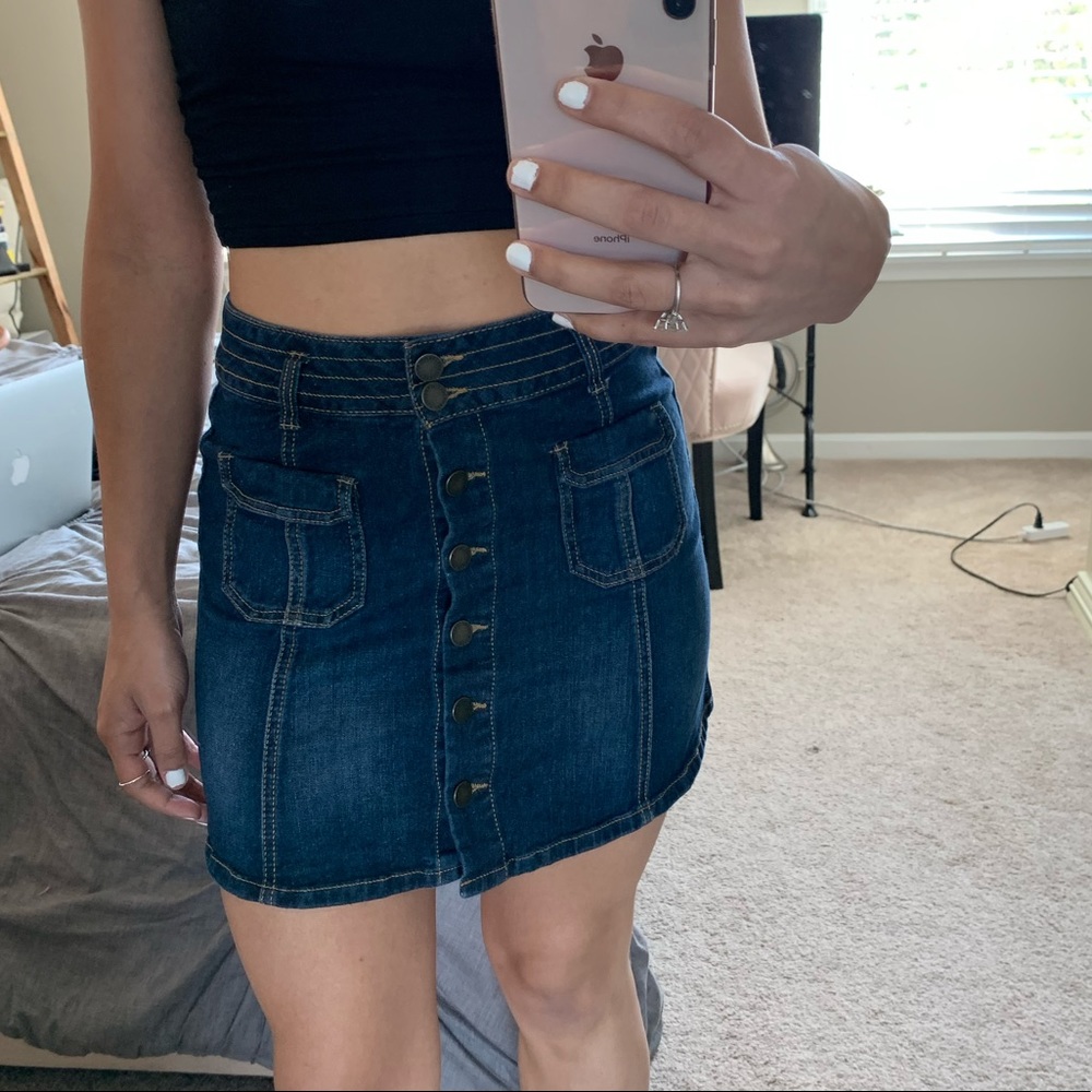 Denim skirt with buttons